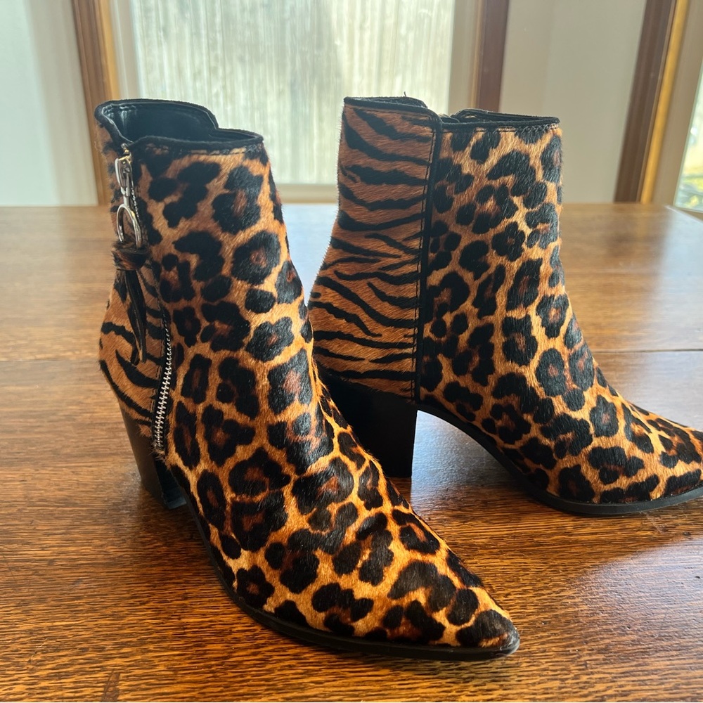 Aldo Leopard print high ankle boot, size 8.5